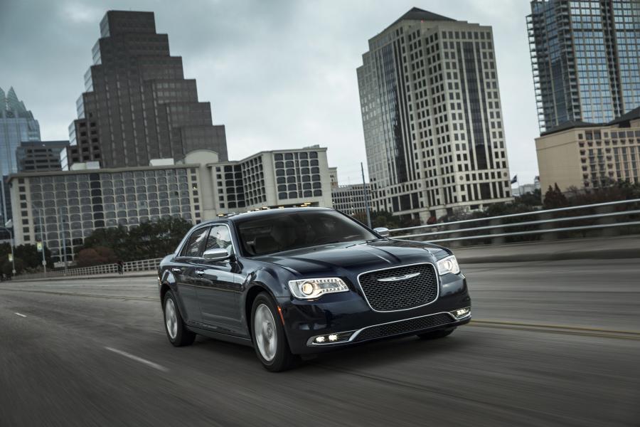  Chrysler 300C 2015 года  (фото 2 из 14)